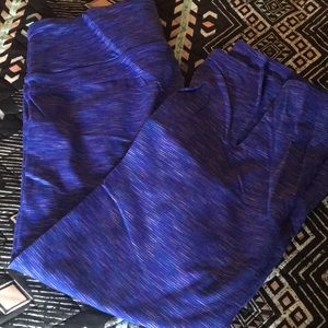 Gently worn Athleta space dyed Capri. Size L